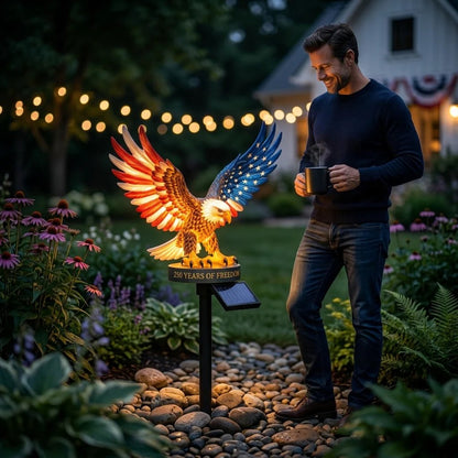 🔥🔥Solar Eagle Garden Light – A Glowing Tribute to American Freedom